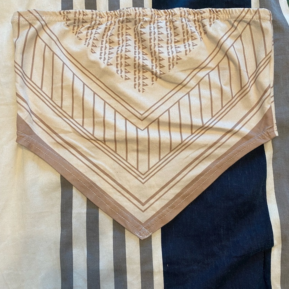 SHEIN Beige Geometric Print Crop Top